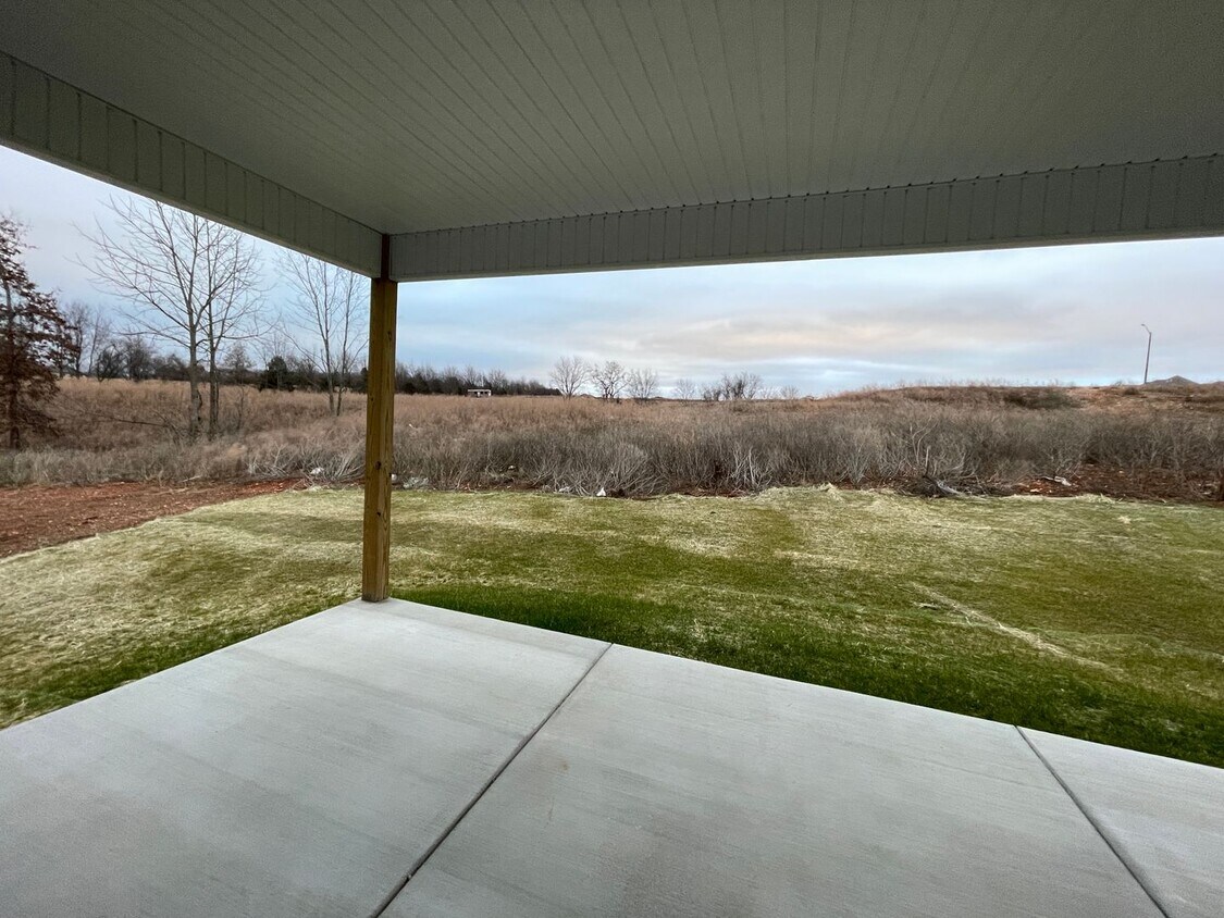 Foto del edificio - NEWER 4 BEDROOM HOUSE IN COVETED OZARK NEIGHBORHOOD!