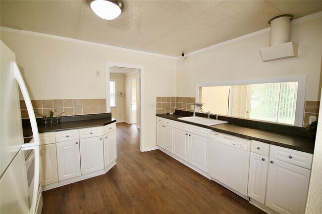 Foto del edificio - 1806 S Cedar Ave