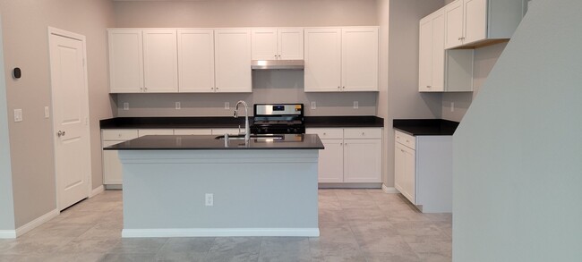 Building Photo - 3 BEDROOM HOME IN INSPIRADA!