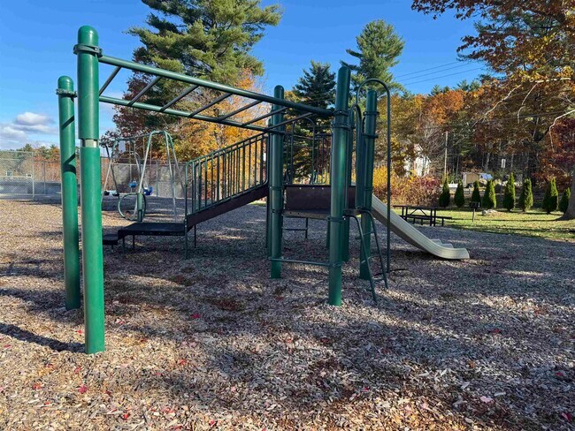 Foto del edificio - 136 Mammoth Rd