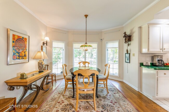 breakfast nook off kitchen - 2460 Saint Andrews Dr