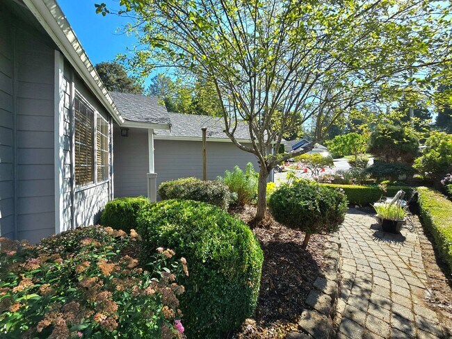 Foto del edificio - Arlington 3 Bedroom 2 Bath Available Now