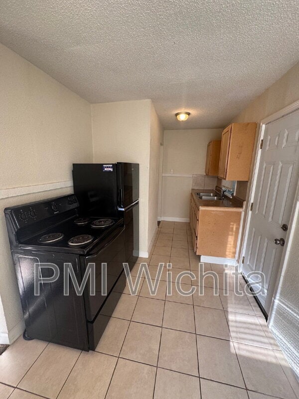 Building Photo - 681 S Kansas St