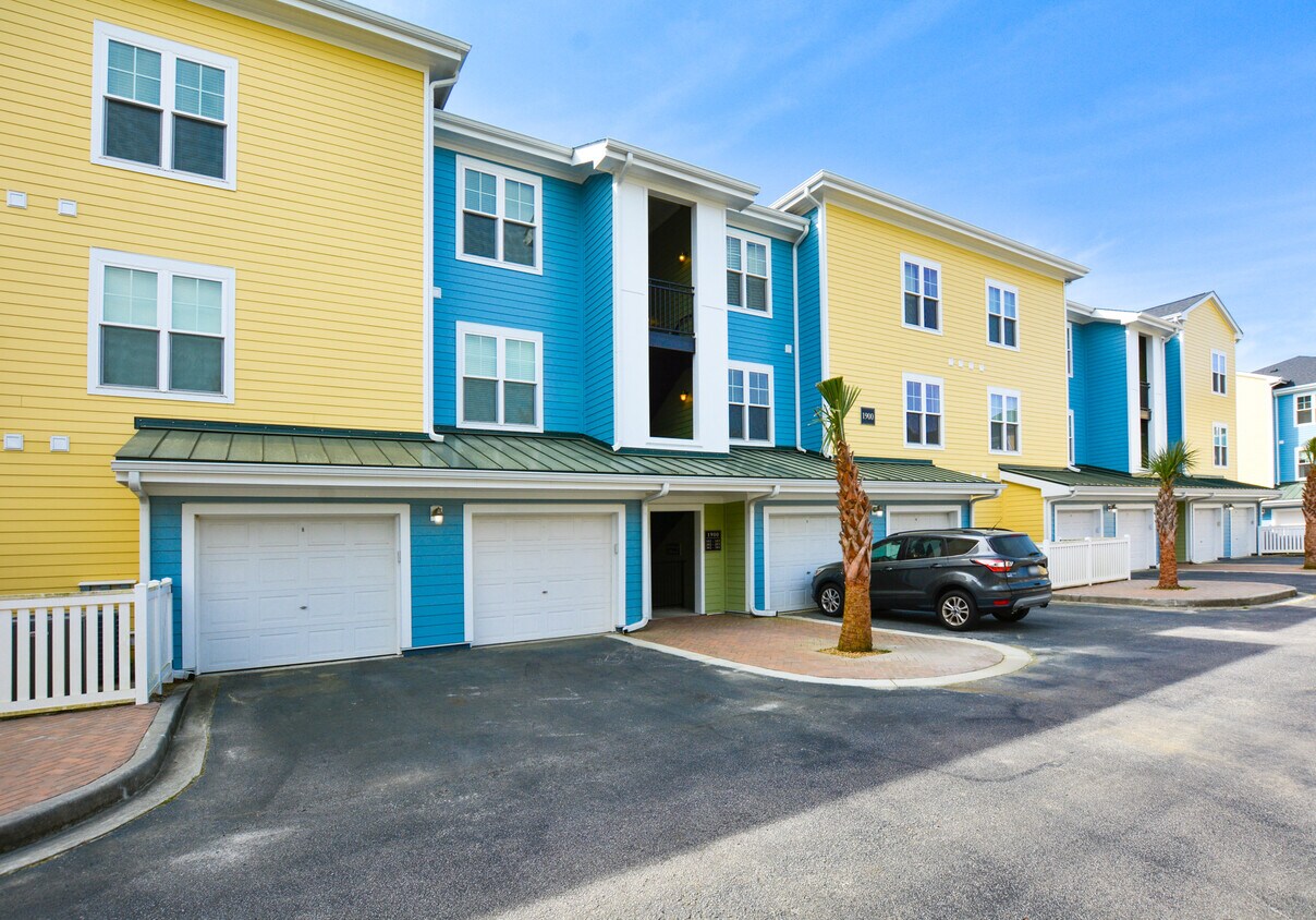 Foto principal - Beautiful Mt Pleasant Condo with Garage