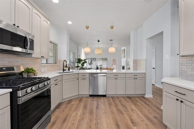 Foto del edificio - 3817 Newland Dr