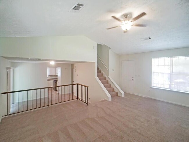 Foto del edificio - 1057 Mainstreet Lake Dr