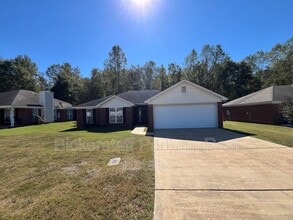 Building Photo - 14 Brentwood Dr