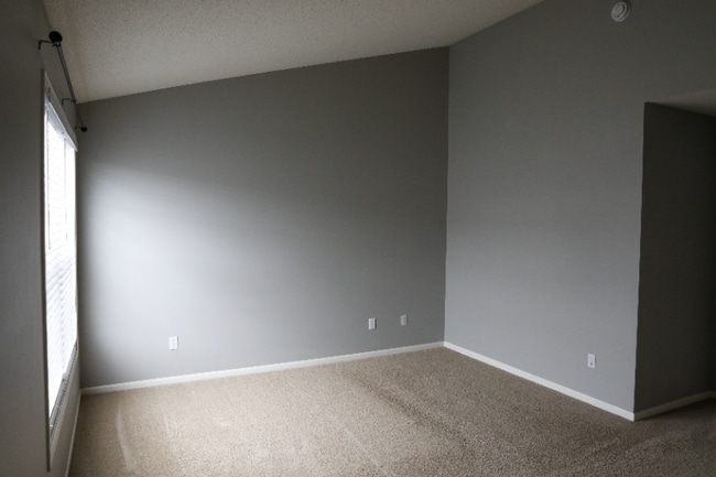 Building Photo - 8017 Stratford Cir S