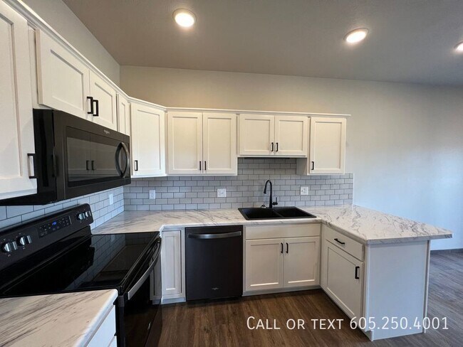 Foto del edificio - Gorgeous 3 bed 2.5 bath Townhome
