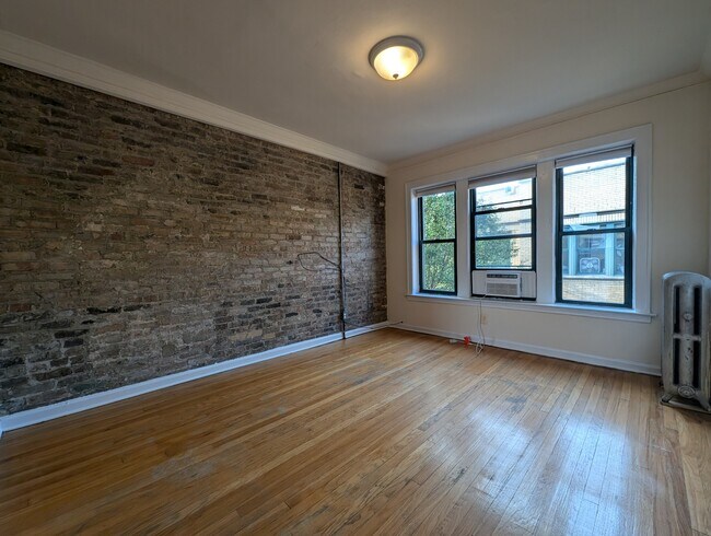Foto del edificio - 2334.5 N Spaulding Ave