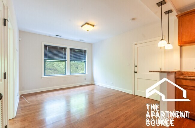 Foto del edificio - 3433 N Lakewood Ave