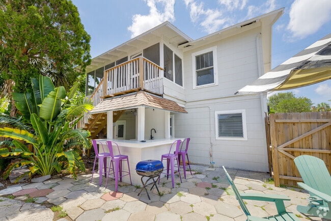 Building Photo - 618 7th Ave N