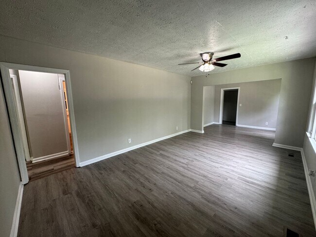 Foto del edificio - Move in Special!!!! 3/1 Home with bonus room!