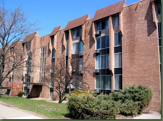 Building Photo - 1010 Waters Edge Dr