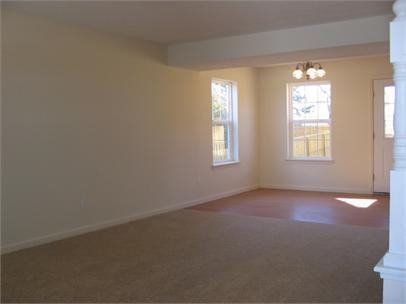 Building Photo - 3 bedroom, 2.5 bathroom duplex located clo...