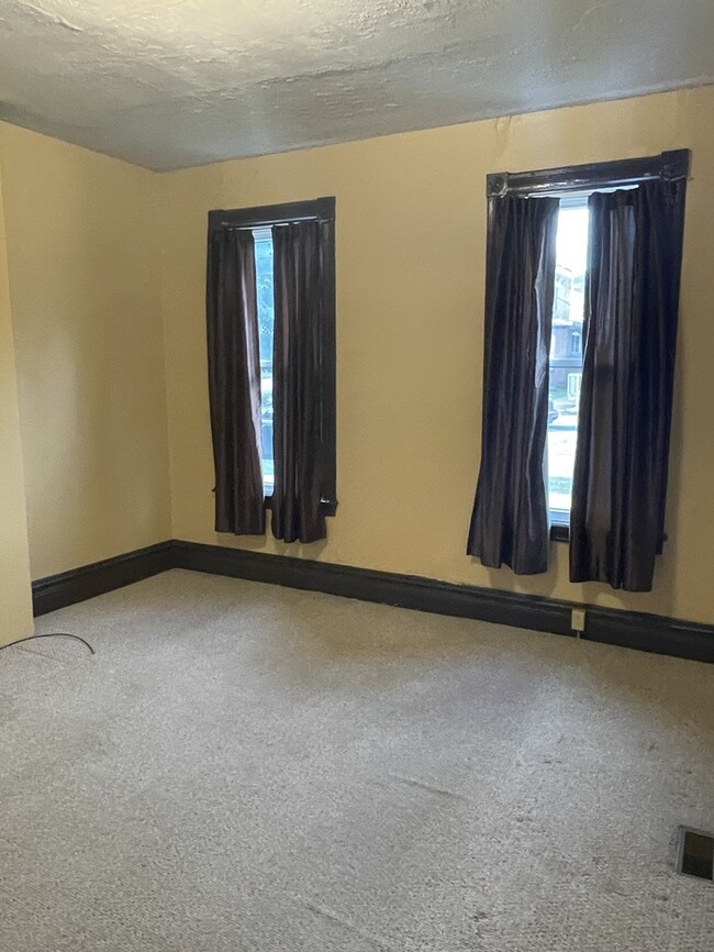 Building Photo - 3 bedroom townhouse in Beaver Falls ~