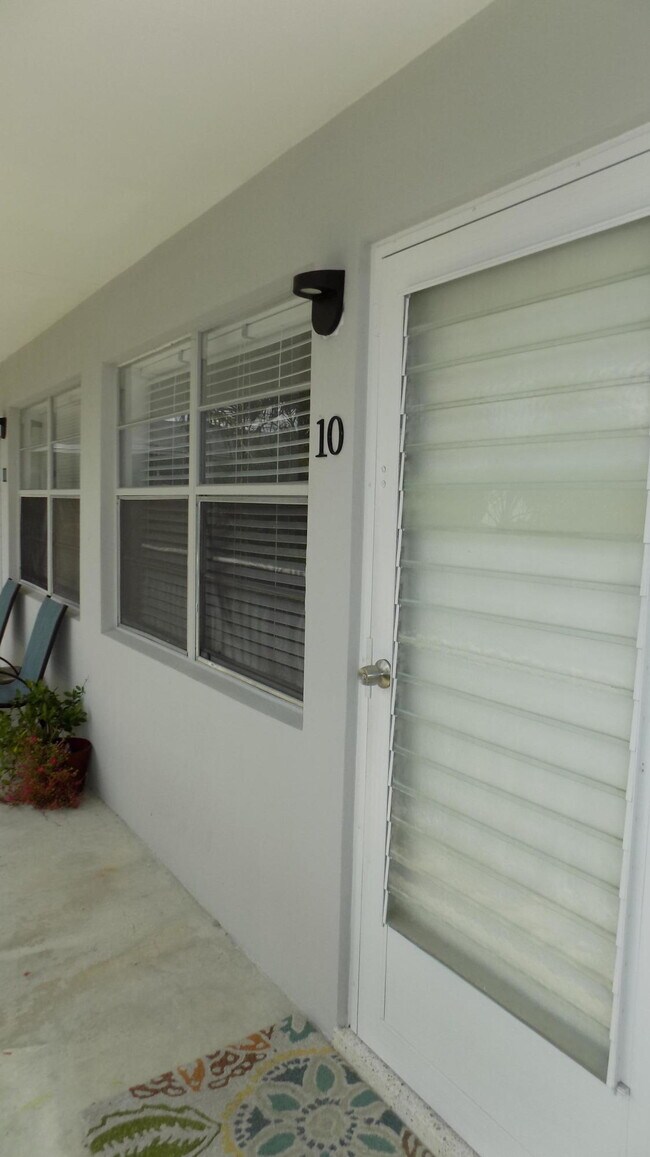 Foto del edificio - 225 Ocean Breeze St