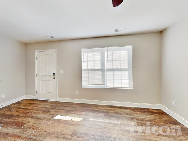 Foto del edificio - 239 Morning Dew Dr