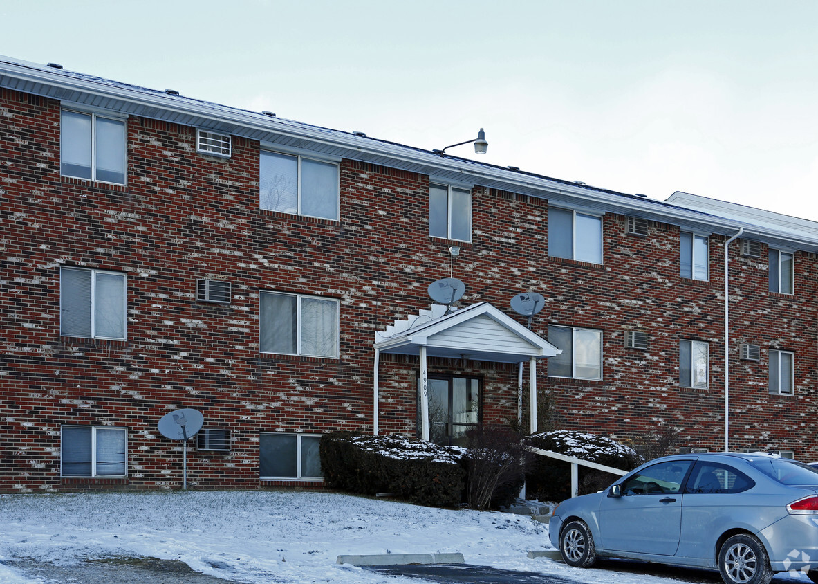 Building Photo - River Bend Apartments