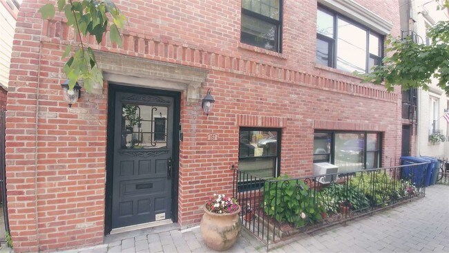 Foto del edificio - 157 7th St