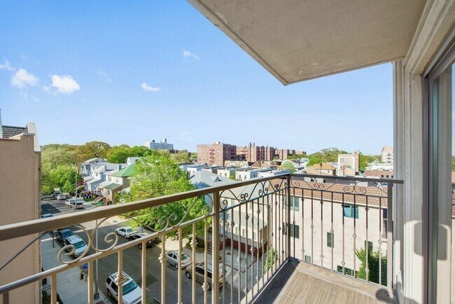Building Photo - 225 Avenue M