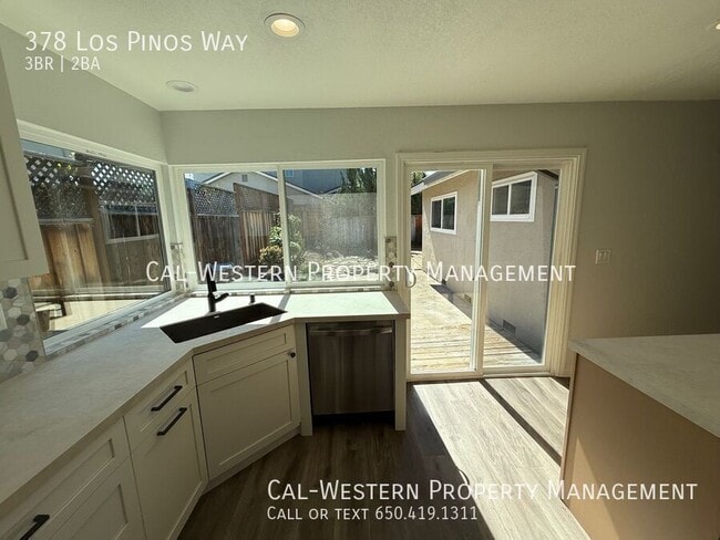 Building Photo - 378 Los Pinos Way