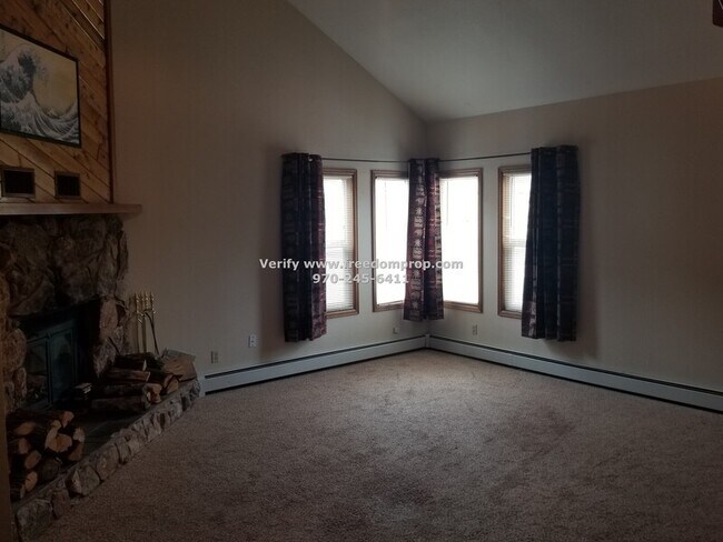 Building Photo - 374 1/2 Ridge View Drive