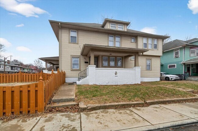 Building Photo - 636 E 34th St