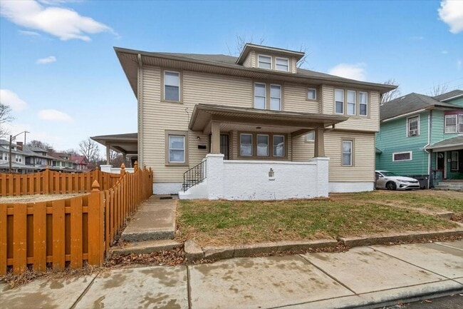 Photo - 636 E 34th St Townhome