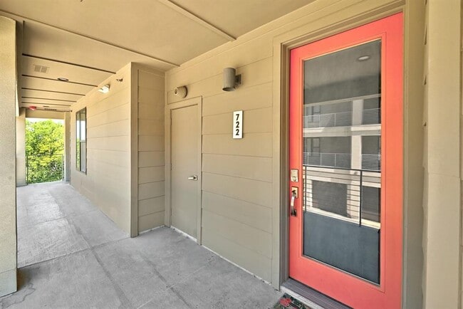 Building Photo - 2801 Dulce Ln
