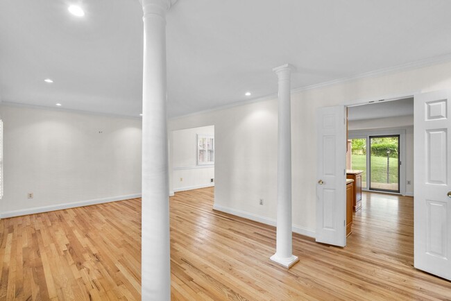 Building Photo - 4 Bed 3 Bath - Silver Spring Single Family...