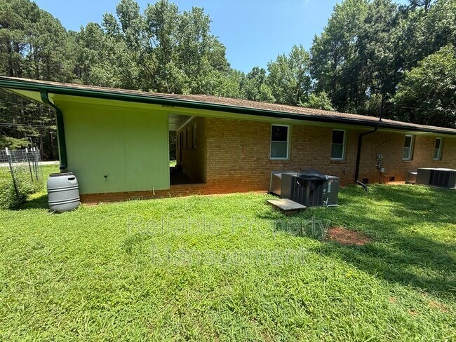 Foto del edificio - 727 Locust Ln