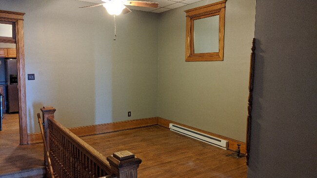 Foto del edificio - 127 1/2-38-32 E Main St