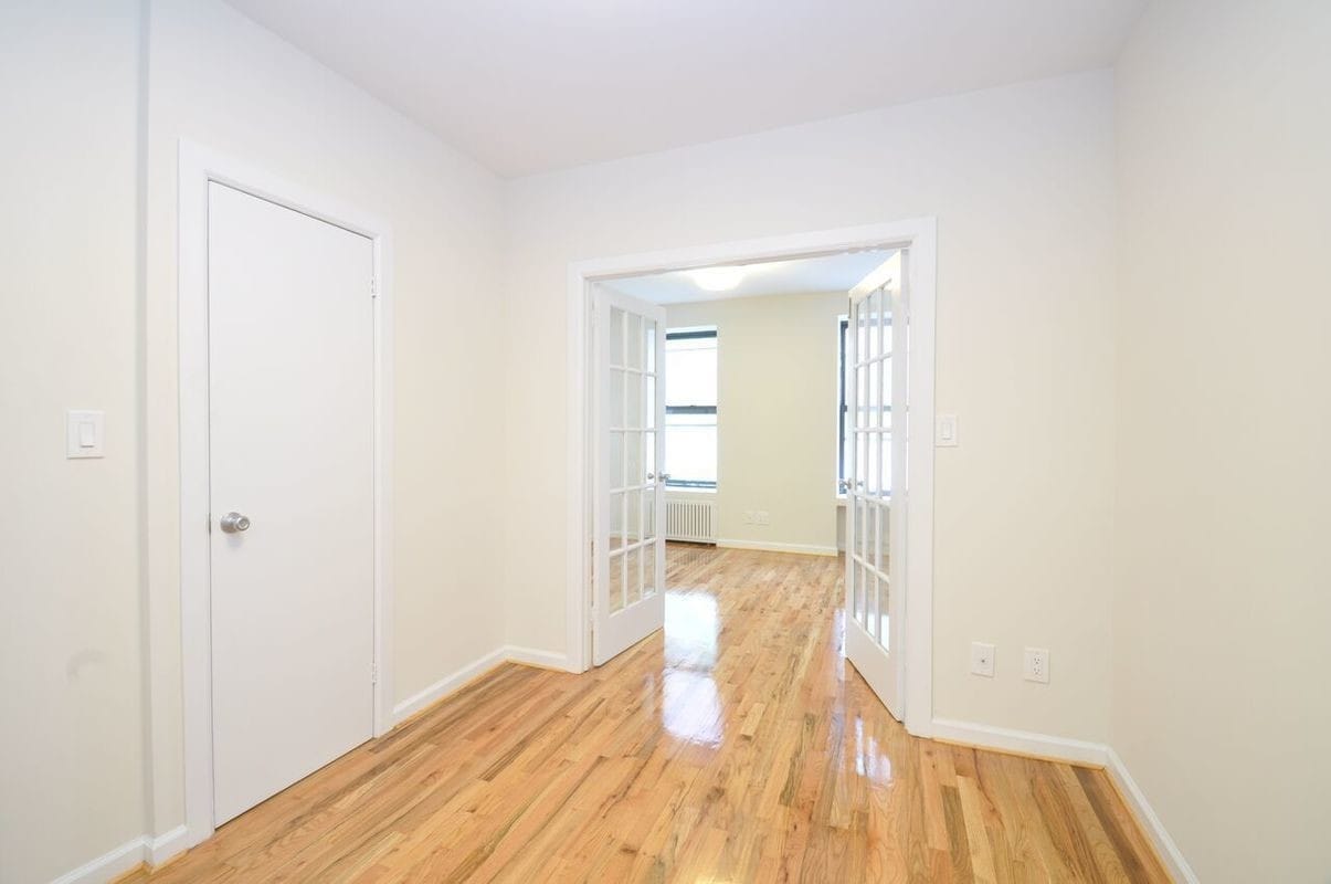 Primary Photo - 1165 2nd Ave
