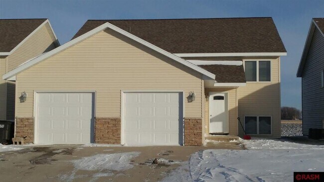 Building Photo - 111 Traci Ln