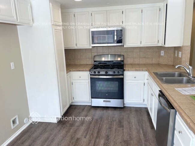 Foto del edificio - 8059 Summer Pl St