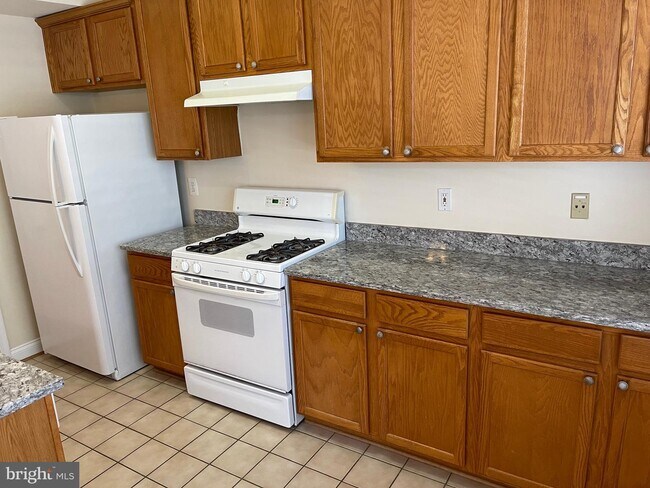 Building Photo - 110 Pasture Side Way