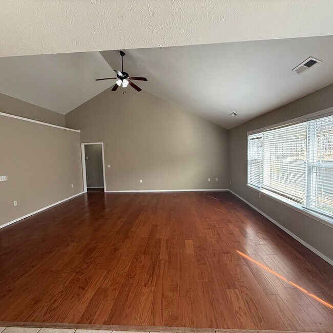 Foto del edificio - Quiet Country Living - Beautiful Available Now