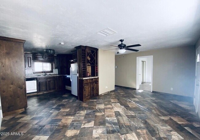 Foto del edificio - 1522 E 9th St