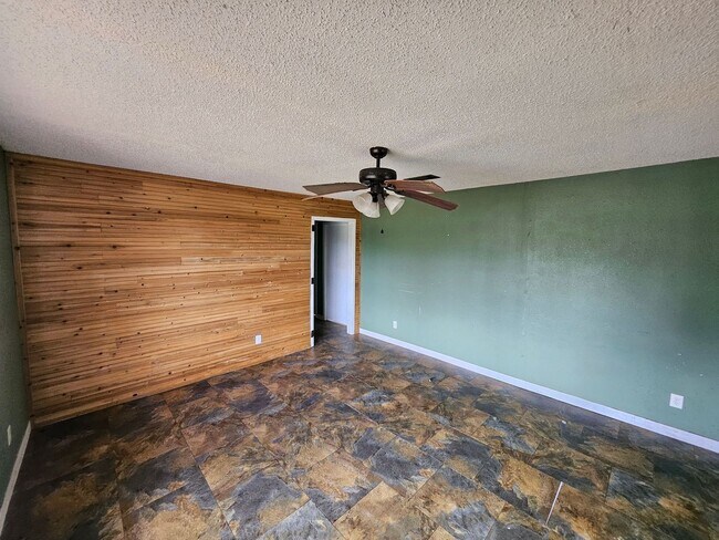 Foto del edificio - 1600 Kings Rd