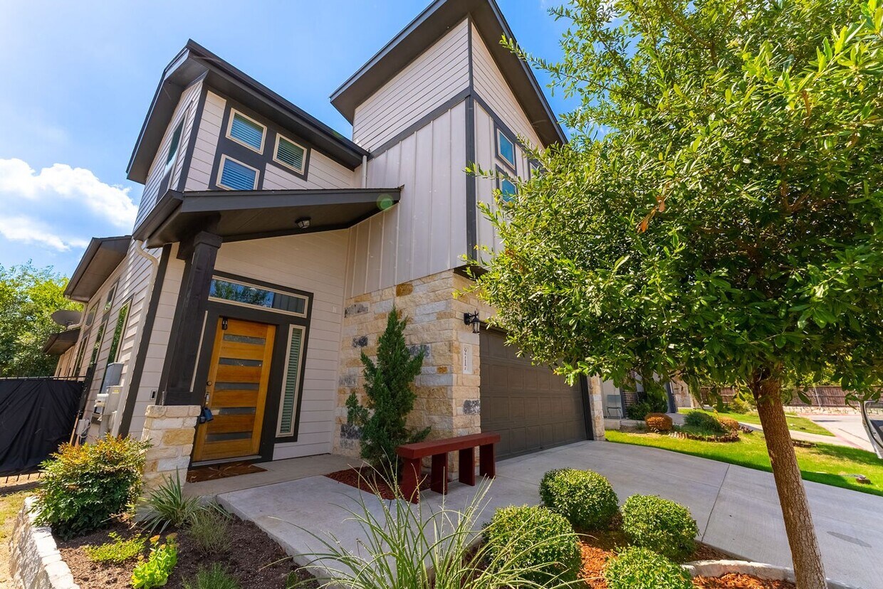 Primary Photo - Live Smart in Austin: Stunning 3-Bedroom H...