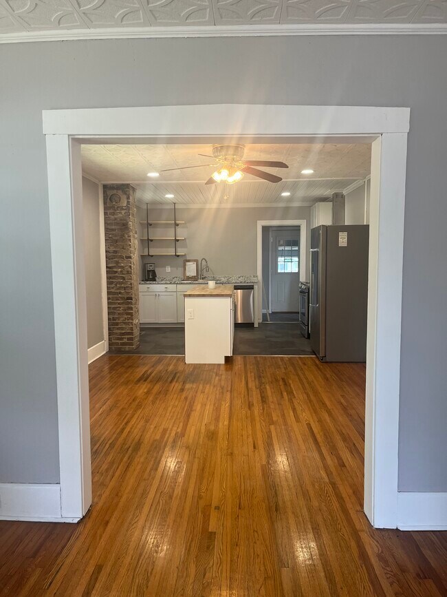 Foto del edificio - 501 Collier Ave