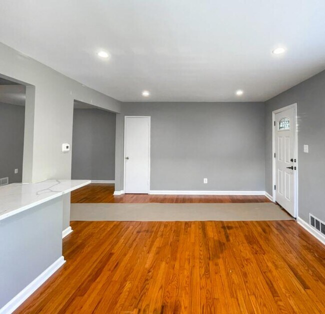 Foto del edificio - 873 Bellevue St SE