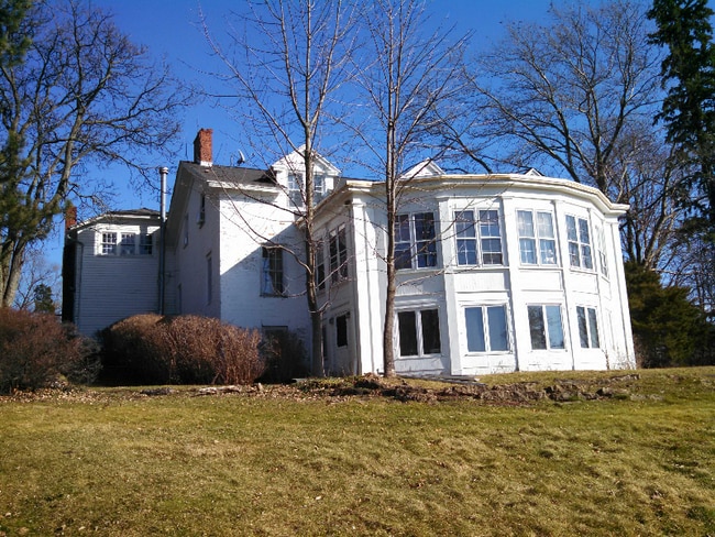Building Photo - 3873 E Lake Rd