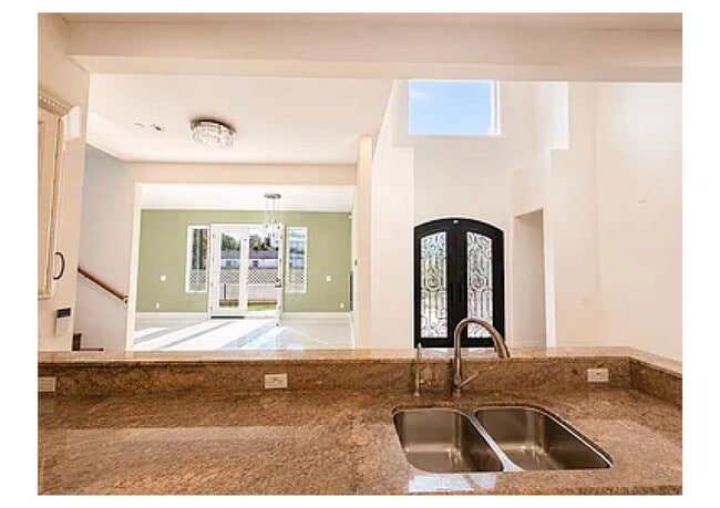 Foto del edificio - 19462 Harding Ln
