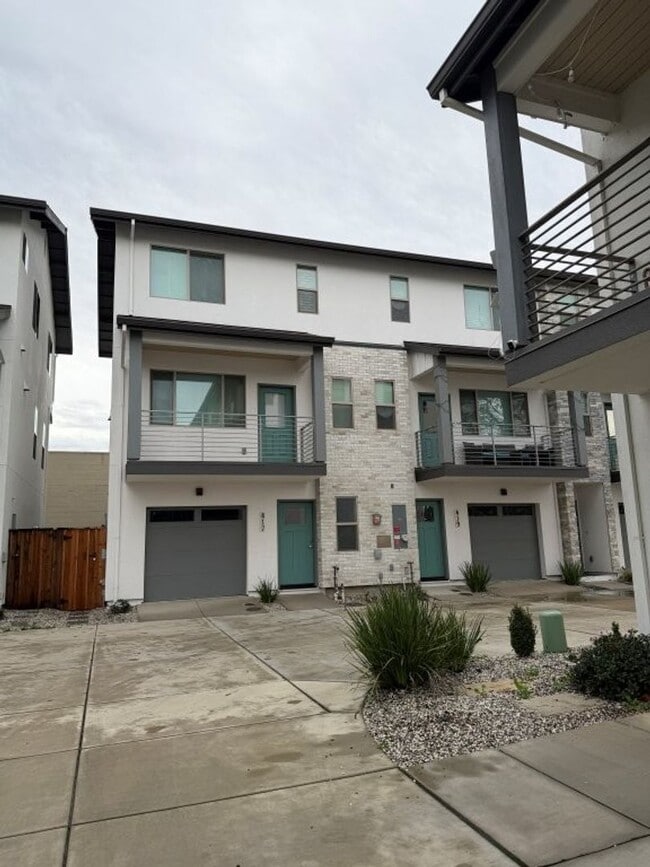 Building Photo - 417 Cleveland St