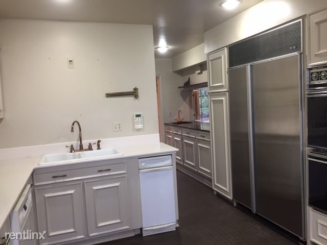 Building Photo - 4 br, 5.5 bath House - 520 East 45th Street