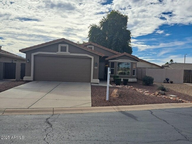 Building Photo - 3707 E Rolling Green Way