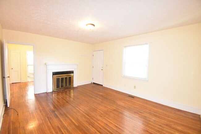 Foto del edificio - 2 Bedroom and 1 Bath Home (Pets Negotiable)