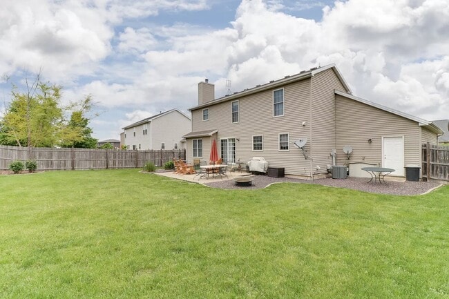 Building Photo - 2867 Blue Heron Rd